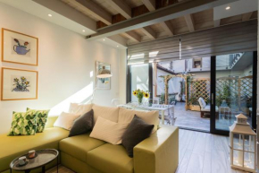 White Suite with private Terrace by Rent All Como